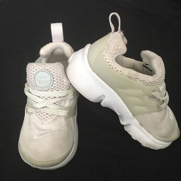 nike pull on sneakers